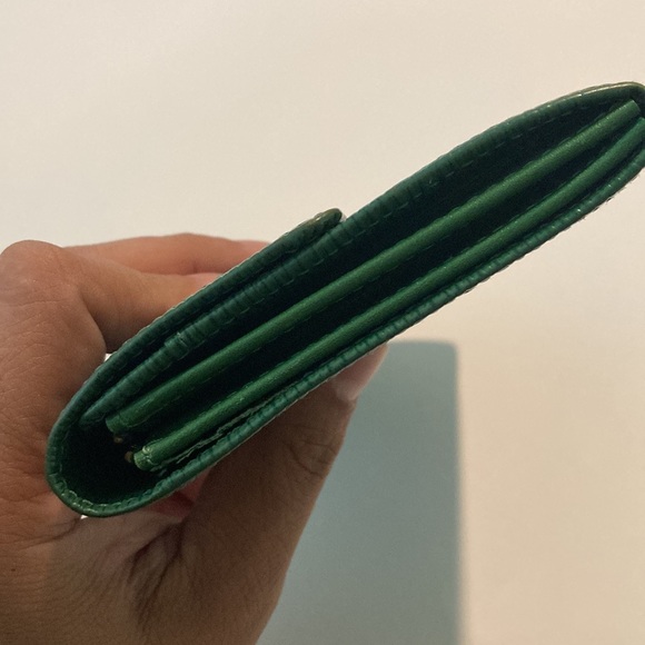 Louis Vuitton Green Epi Wallet - Picture 4 of 8